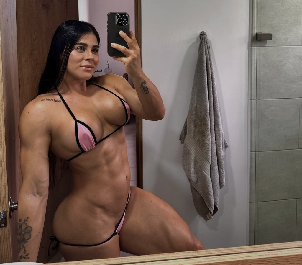 kylie2-1024x898 Muscled cam girl Kylie